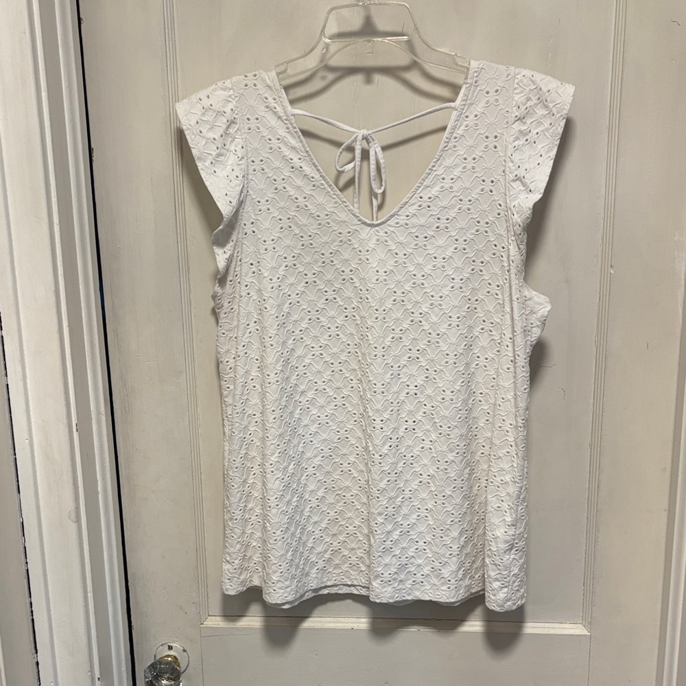 Ava & Viv White Eyelet White V-neck Ruffle Cap Sleeve X 14W